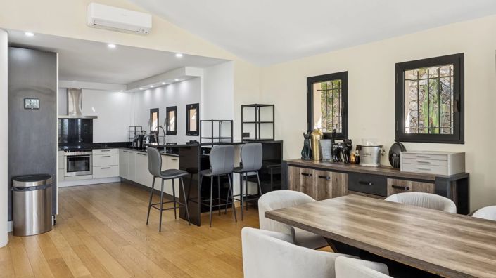 Image No.6-5 Bed House for sale
