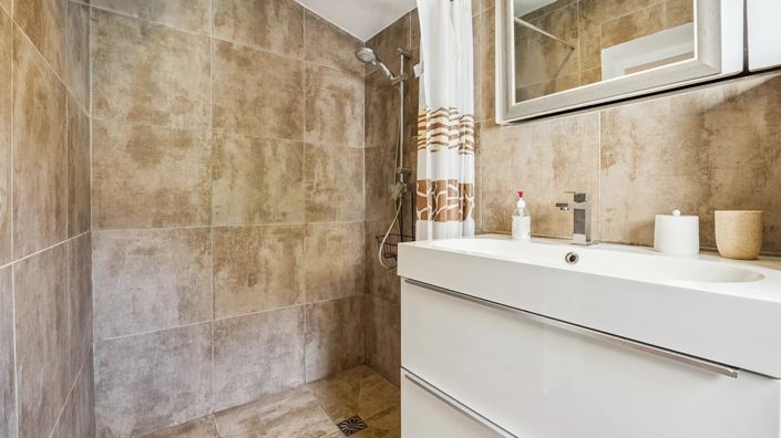 Image No.10-2 Bed House for sale