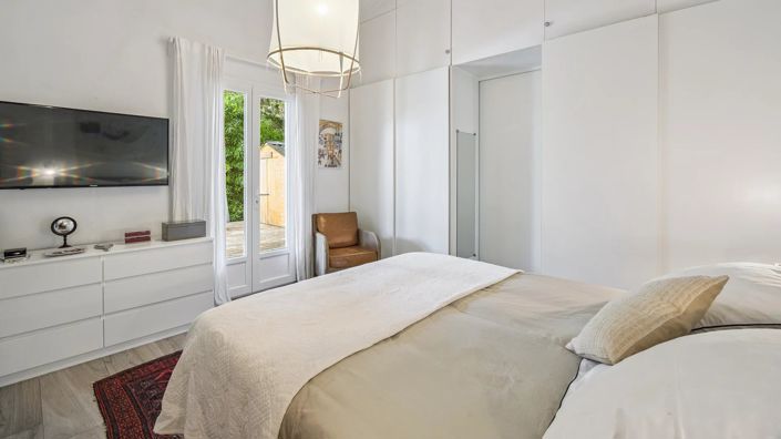 Image No.8-2 Bed House for sale