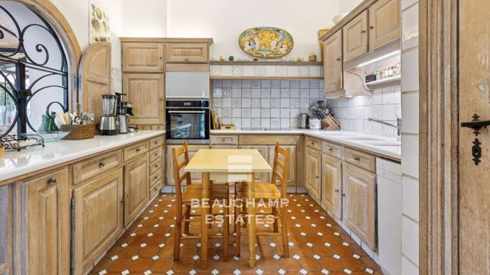 Image No.6-7 Bed House for sale