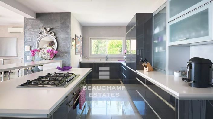 Image No.4-5 Bed House for sale