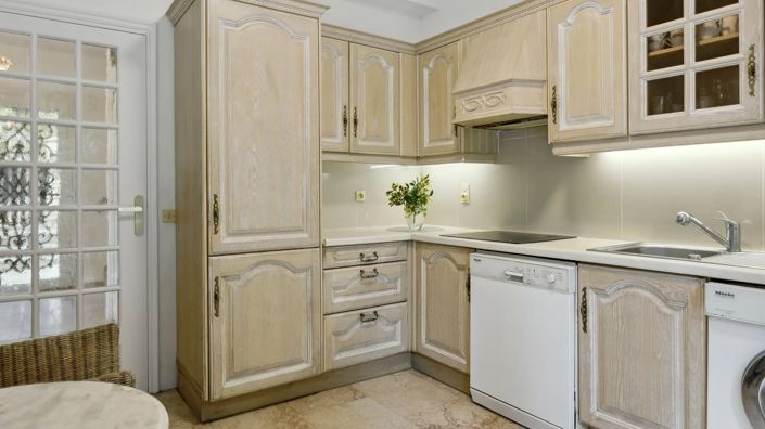 Image No.5-6 Bed House for sale