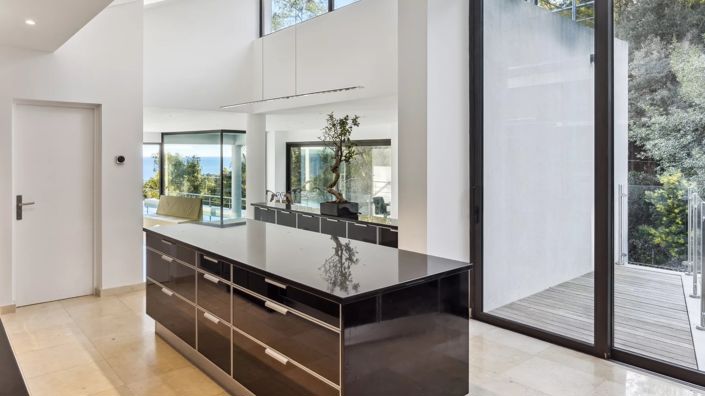 Image No.5-6 Bed House for sale