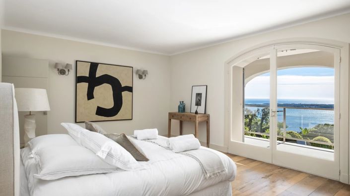 Image No.6-5 Bed House for sale