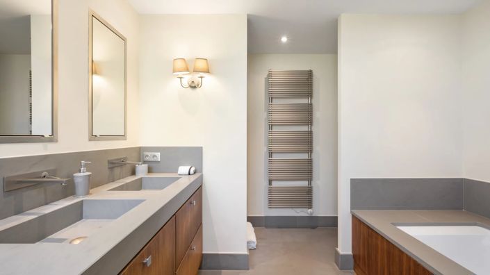 Image No.7-5 Bed House for sale