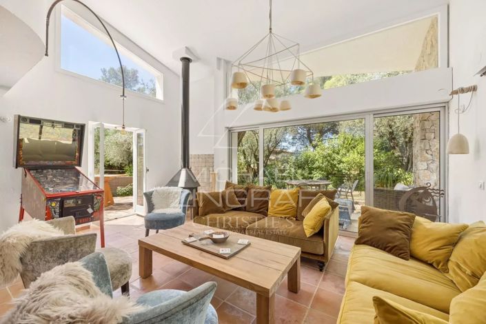 Image No.5-6 Bed House for sale