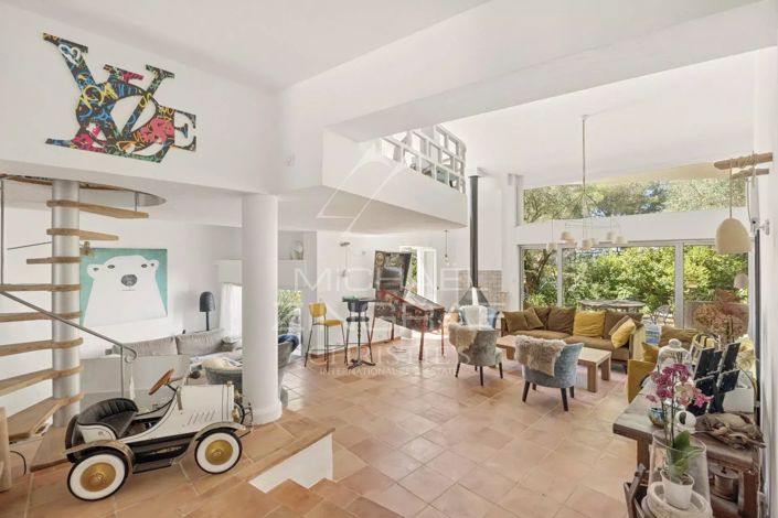 Image No.7-6 Bed House for sale
