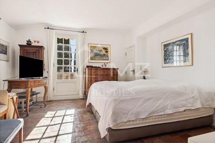 Image No.10-9 Bed House for sale