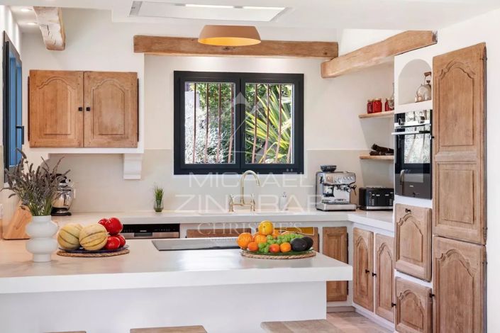 Image No.8-5 Bed House for sale