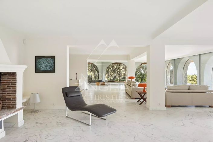 Image No.6-6 Bed House for sale