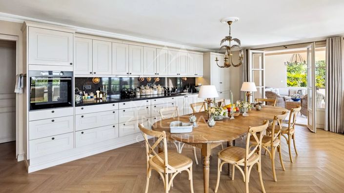 Image No.6-5 Bed House for sale