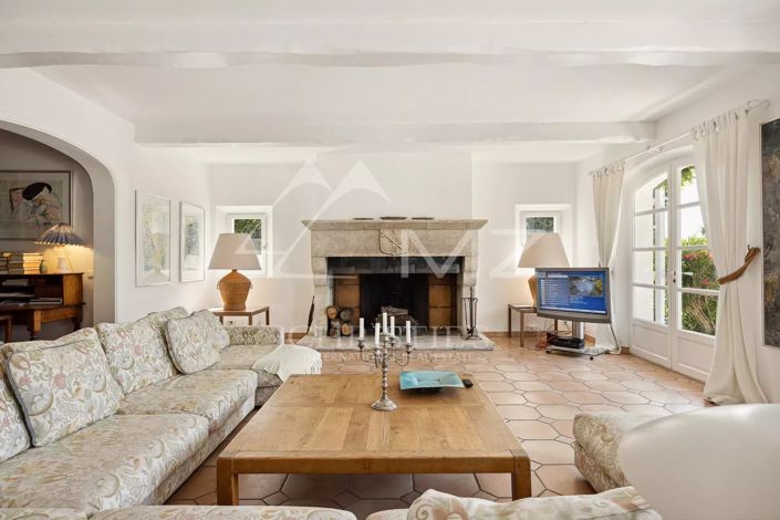 Image No.3-6 Bed House for sale