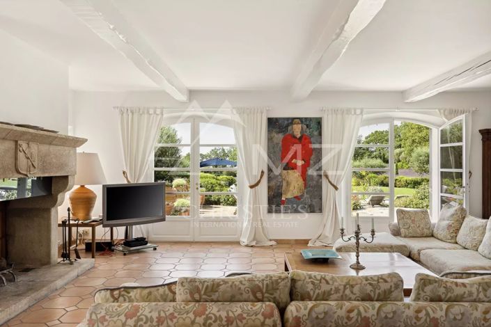 Image No.5-6 Bed House for sale