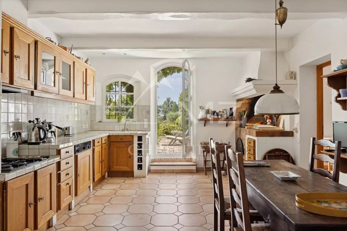 Image No.7-6 Bed House for sale