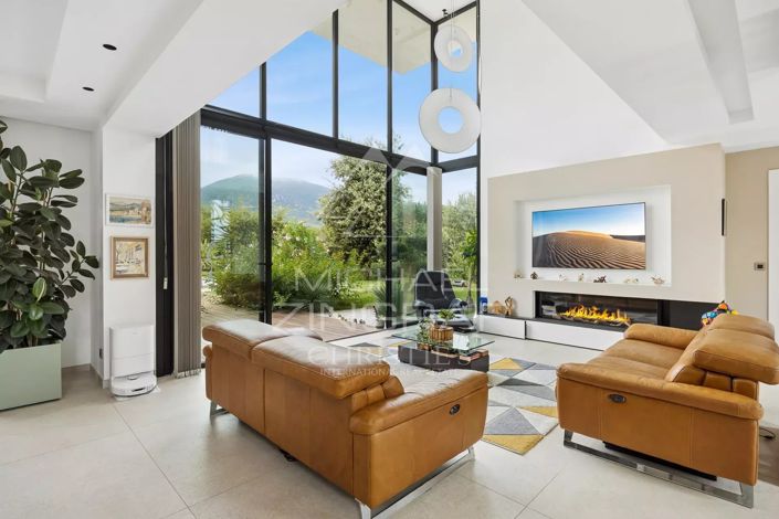 Image No.7-5 Bed House for sale