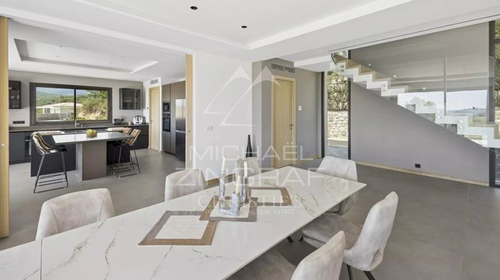 Image No.7-5 Bed House for sale
