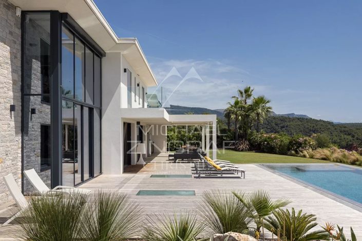 Image No.12-6 Bed House for sale