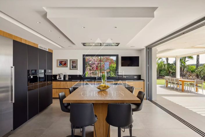Image No.7-6 Bed House for sale
