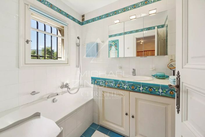 Image No.16-6 Bed House for sale
