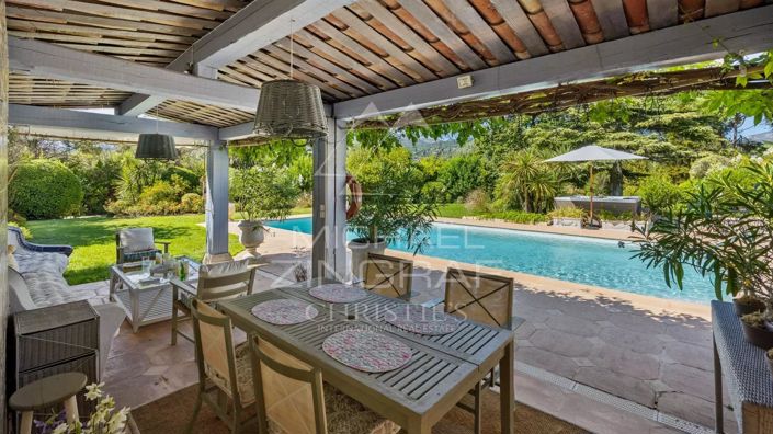 Image No.4-6 Bed House for sale
