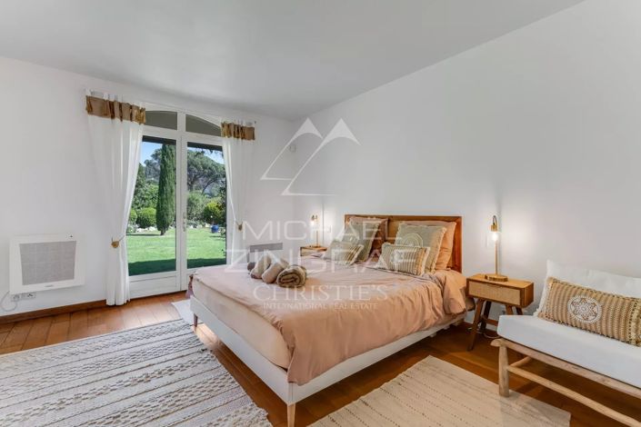 Image No.9-4 Bed House for sale