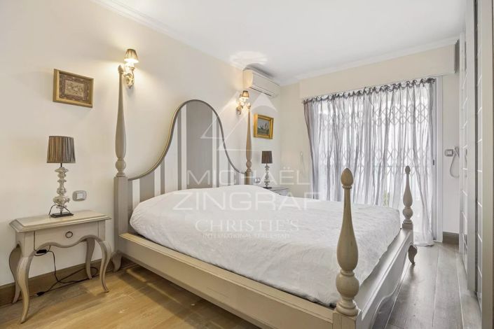 Image No.12-5 Bed Apartment for sale