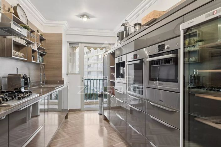 Image No.8-5 Bed Apartment for sale