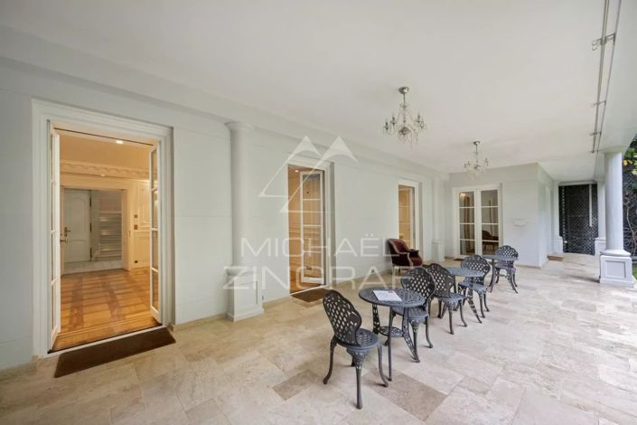 Image No.20-6 Bed Property for sale