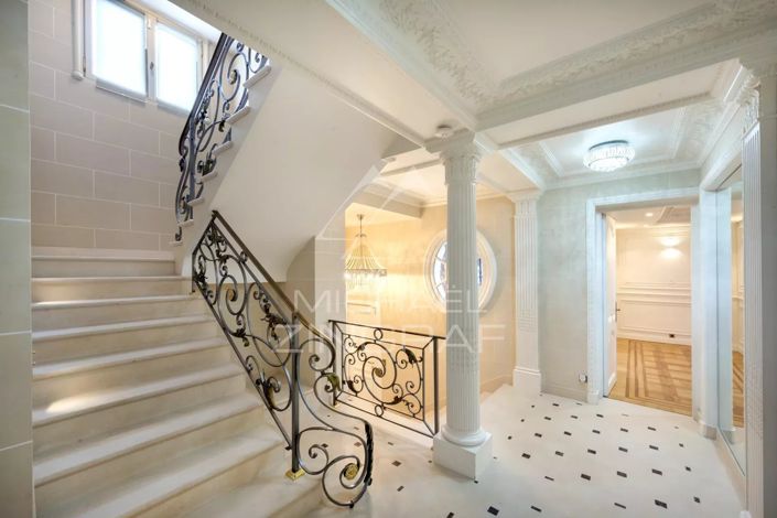 Image No.22-6 Bed Property for sale