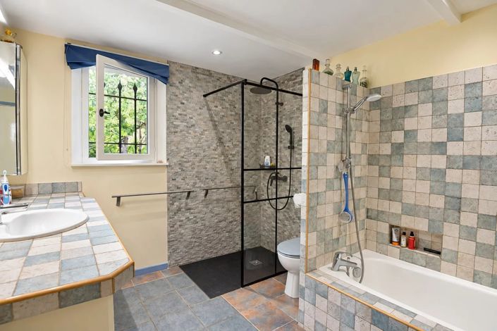 Image No.18-4 Bed House for sale