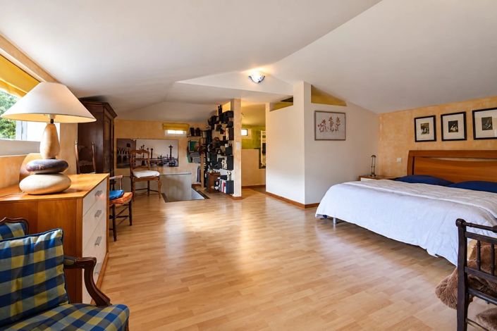 Image No.19-4 Bed House for sale