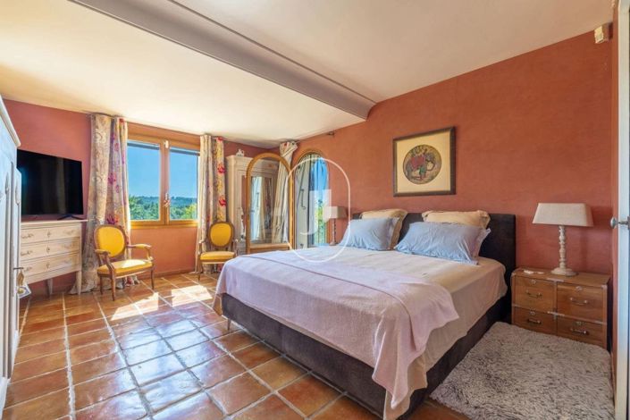 Image No.7-5 Bed House for sale