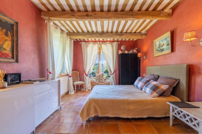 Image No.8-5 Bed House for sale
