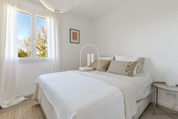 Image No.4-2 Bed House for sale