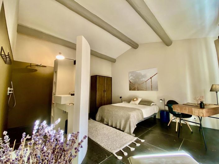 Image No.8-5 Bed House for sale