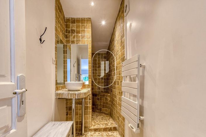 Image No.11-3 Bed House for sale