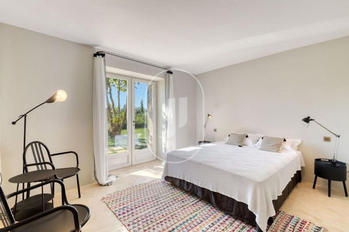 Image No.10-8 Bed House for sale