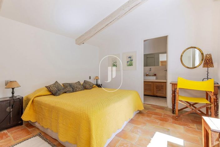 Image No.8-9 Bed House for sale