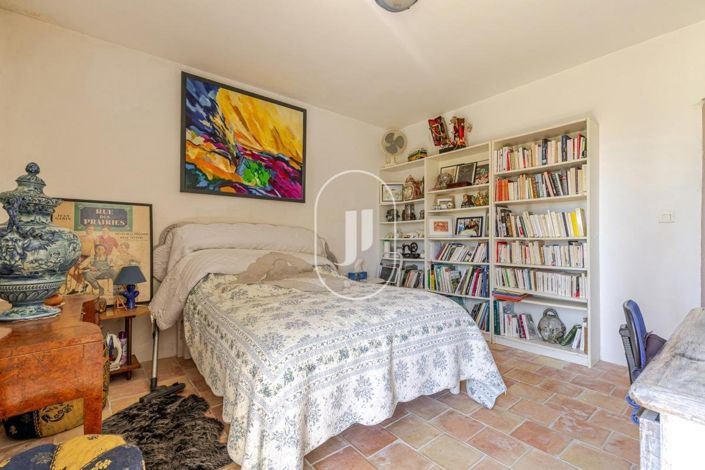 Image No.8-4 Bed House for sale