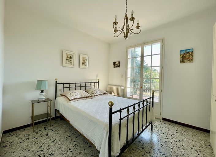 Image No.11-3 Bed House for sale