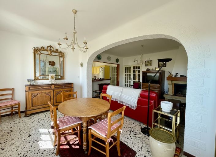 Image No.6-3 Bed House for sale
