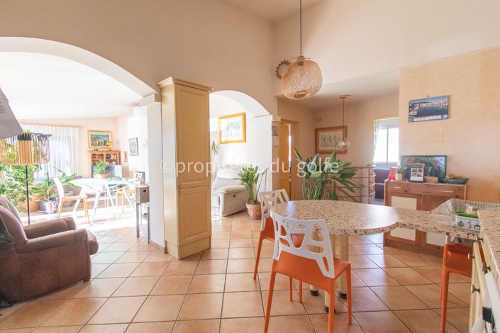 Image No.8-4 Bed House for sale