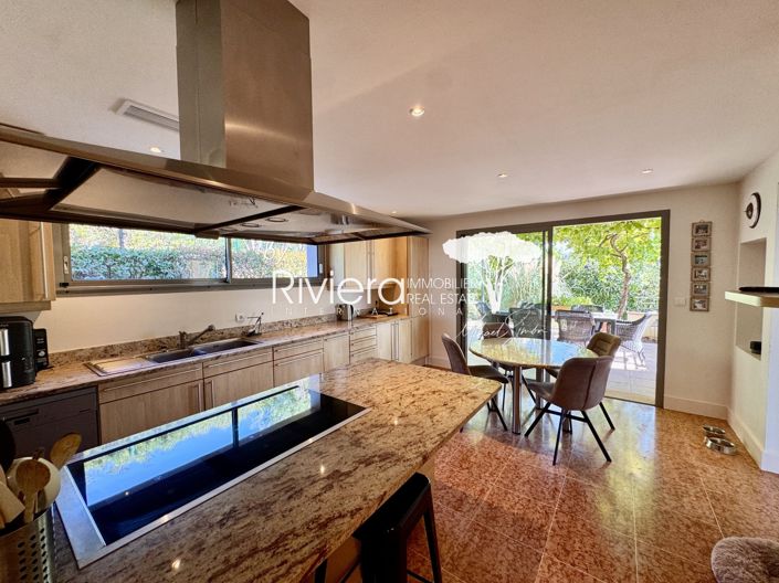 Image No.25-7 Bed House for sale