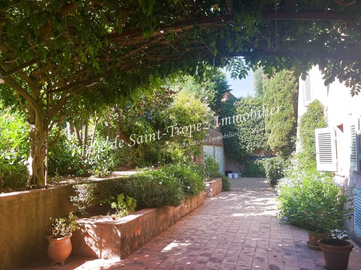 Image No.9-5 Bed House for sale