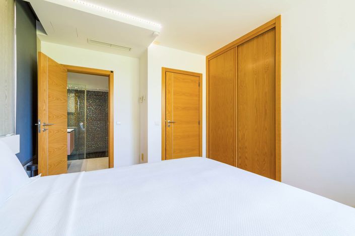 Image No.28-4 Bed House for sale