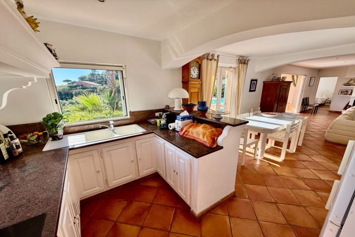 Image No.11-4 Bed House for sale
