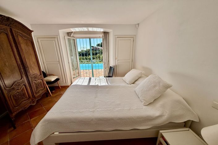 Image No.12-4 Bed House for sale