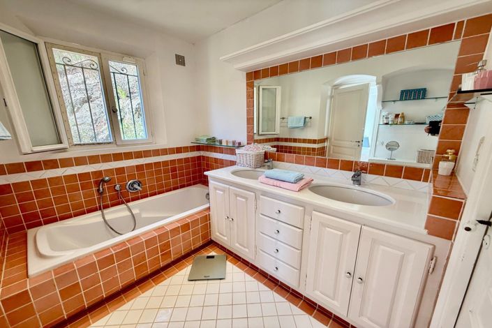 Image No.14-4 Bed House for sale