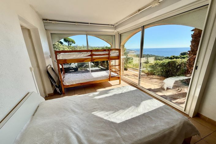Image No.18-4 Bed House for sale