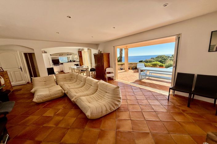 Image No.8-4 Bed House for sale
